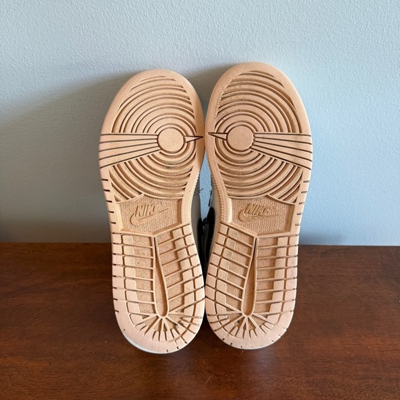 Kid's Jordan 1 Mid Size 5 - Picture 10 of 10